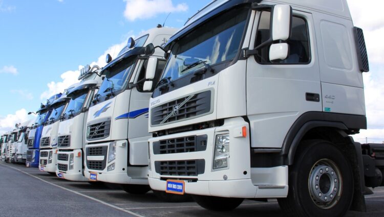 Pourquoi les expéditeurs de marchandises doivent utiliser des camions à remorques fermées ?