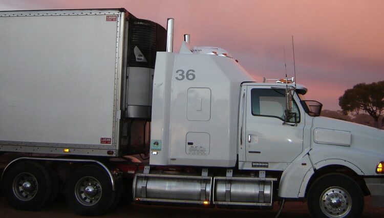 What are the Important Aspects to Check When Opting for FTL Trucking?